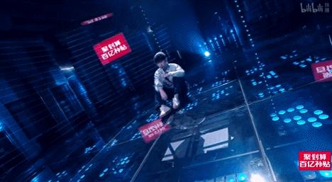 他来了,带着让rapper低头的节目来了