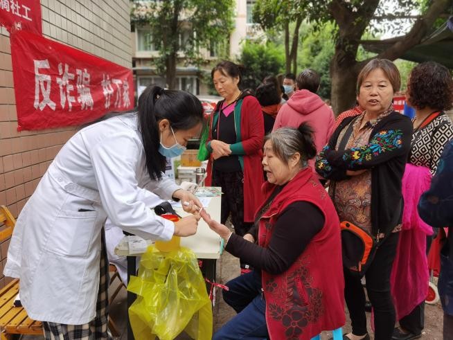 社区欢庆重阳节传递浓浓敬老情,社区敬老爱老情暖重阳主题活动