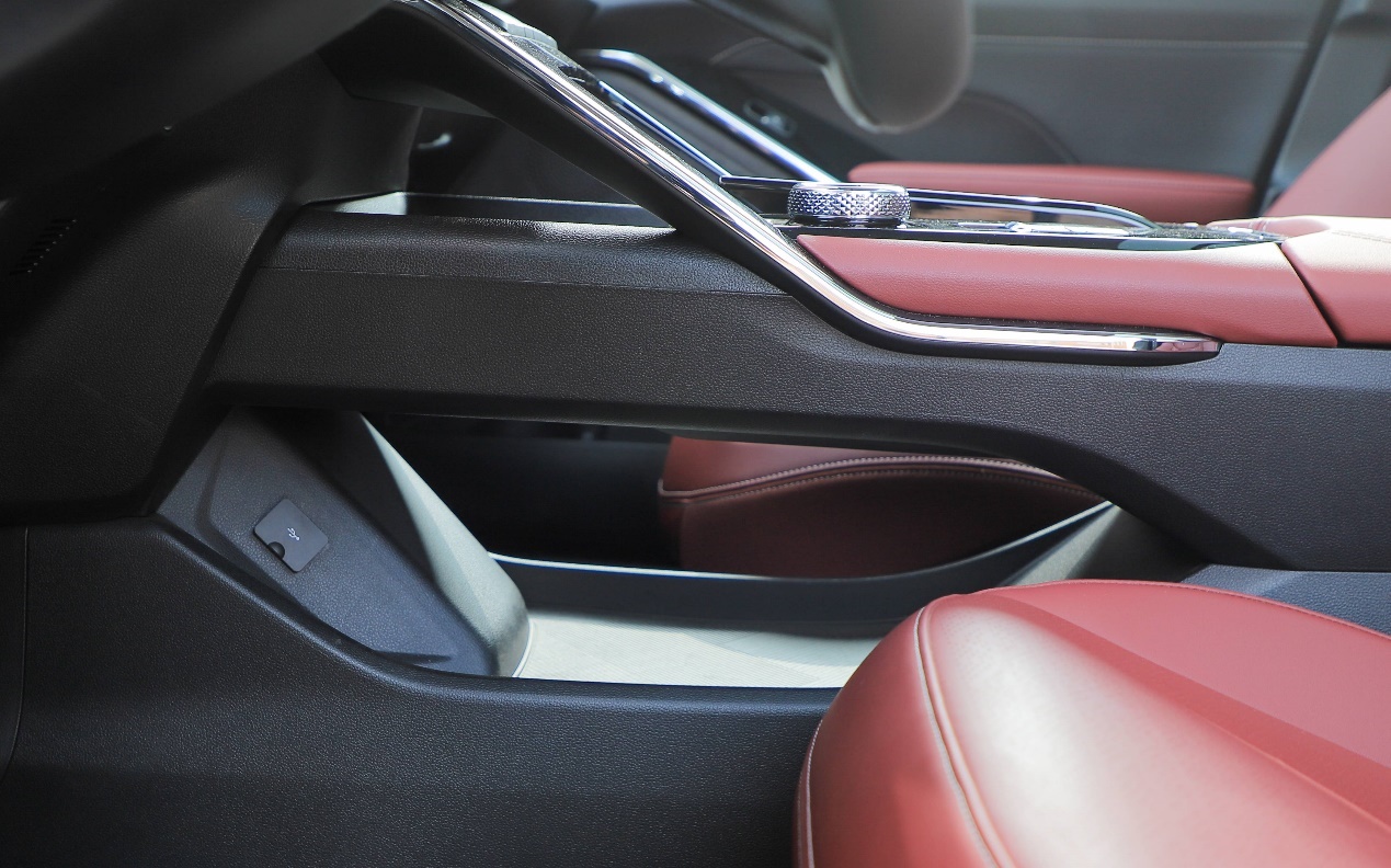 国民神车第三代哈弗h6亮点全解析,空间大动力强更省油第三代哈弗h6