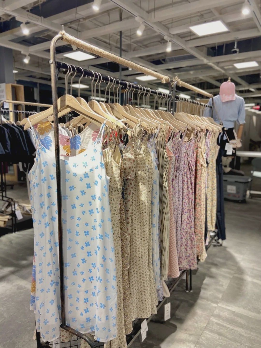 西安小众品牌服装店,西安十大平价女装店品牌