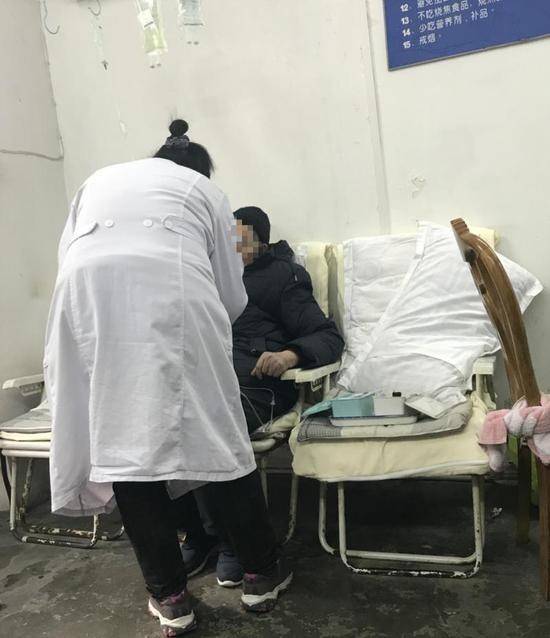 八十多岁老人气胸能好吗,老人70%气胸建议做什么手术