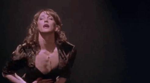 7年前惊艳世界的精灵王,如今在开拖拉机,“大王您养鸡都美”