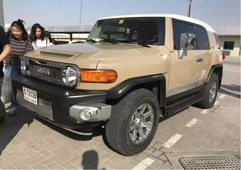 没想到迪拜跟我们一样，满街跑的也是这些车