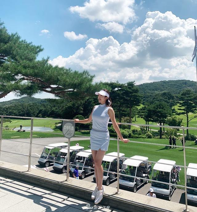 韩国高尔夫美女模特甜美可人