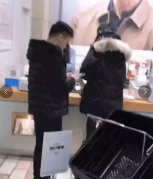 璧岀帇鍎垮瓙鐪熷績鍠滄濂氭ⅵ鐟跺悧,璧岀帇鍎垮瓙涓轰綍鎵惧姊︾懚