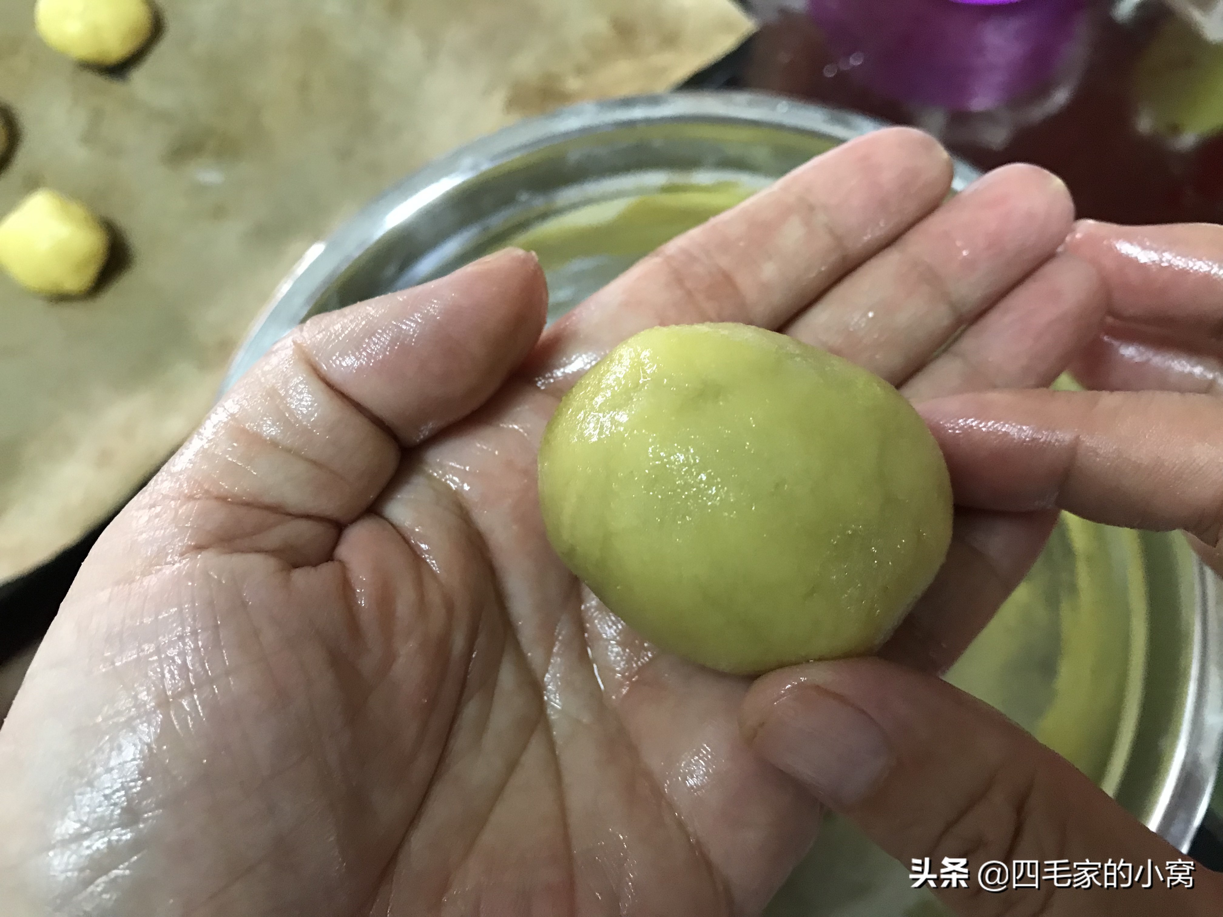 怎样做酥皮月饼最简单的方法,桃酥皮月饼的制作过程视频