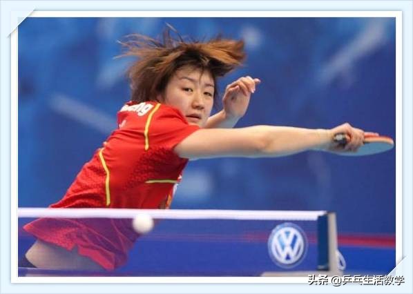 乒乓球上旋发球与下旋发球的区别,乒乓球发球规则怎么规定交替发球