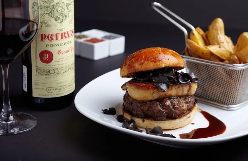 想要汉堡更好吃?赶紧搭配一杯葡萄酒!|富隆酒业