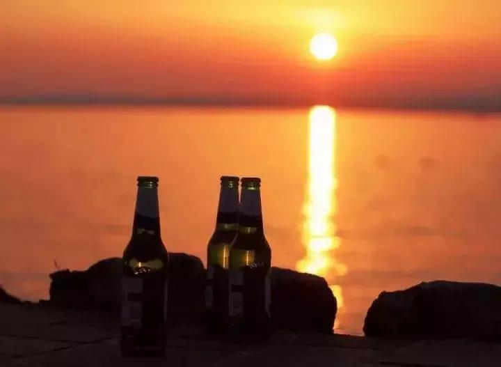 和女生在微信上聊什么话题好,刚加上微信跟女生聊什么话题