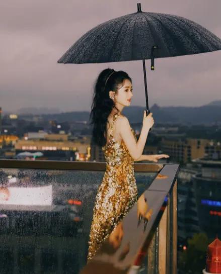 赵丽颖粉群遭资本强压，张雨绮花式自炒堪称教科书，袁冰妍飘了？