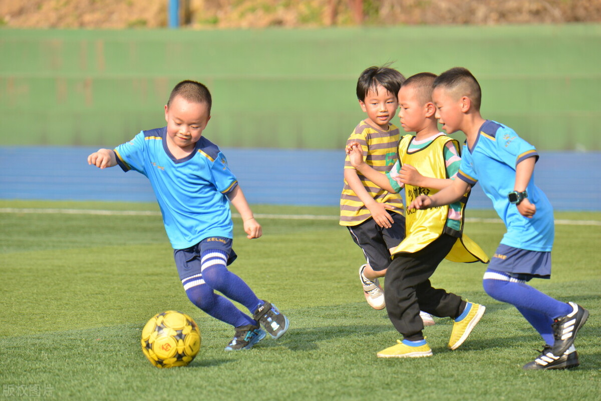 怎么样才能成为真正的足球运动员,普通人如何成为运动员