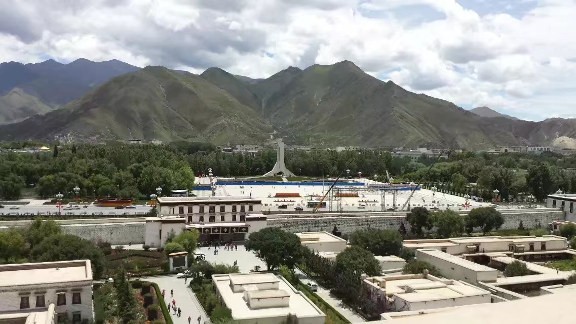 广东自驾游布达拉宫记录,川藏318雄伟的布达拉宫