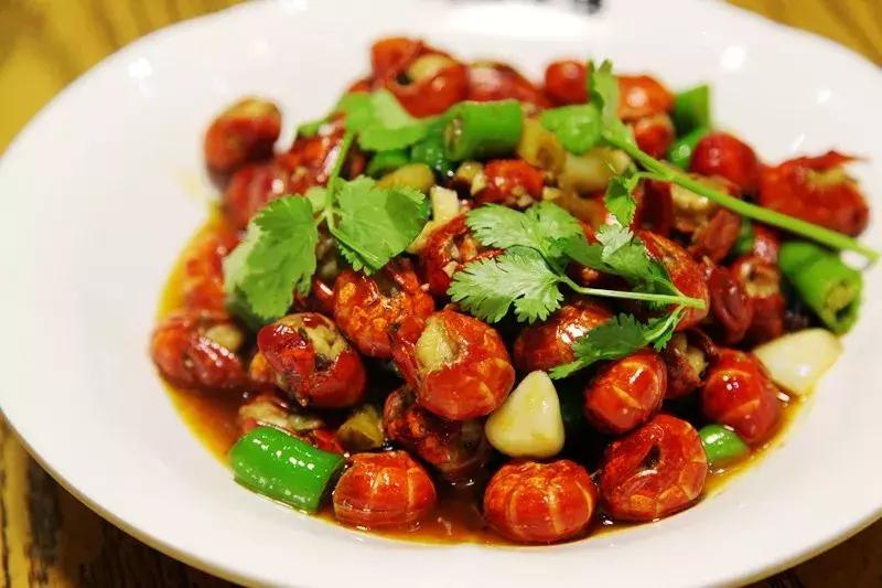 长沙小龙虾美食推荐必吃前十名,去长沙吃到了美味的小龙虾