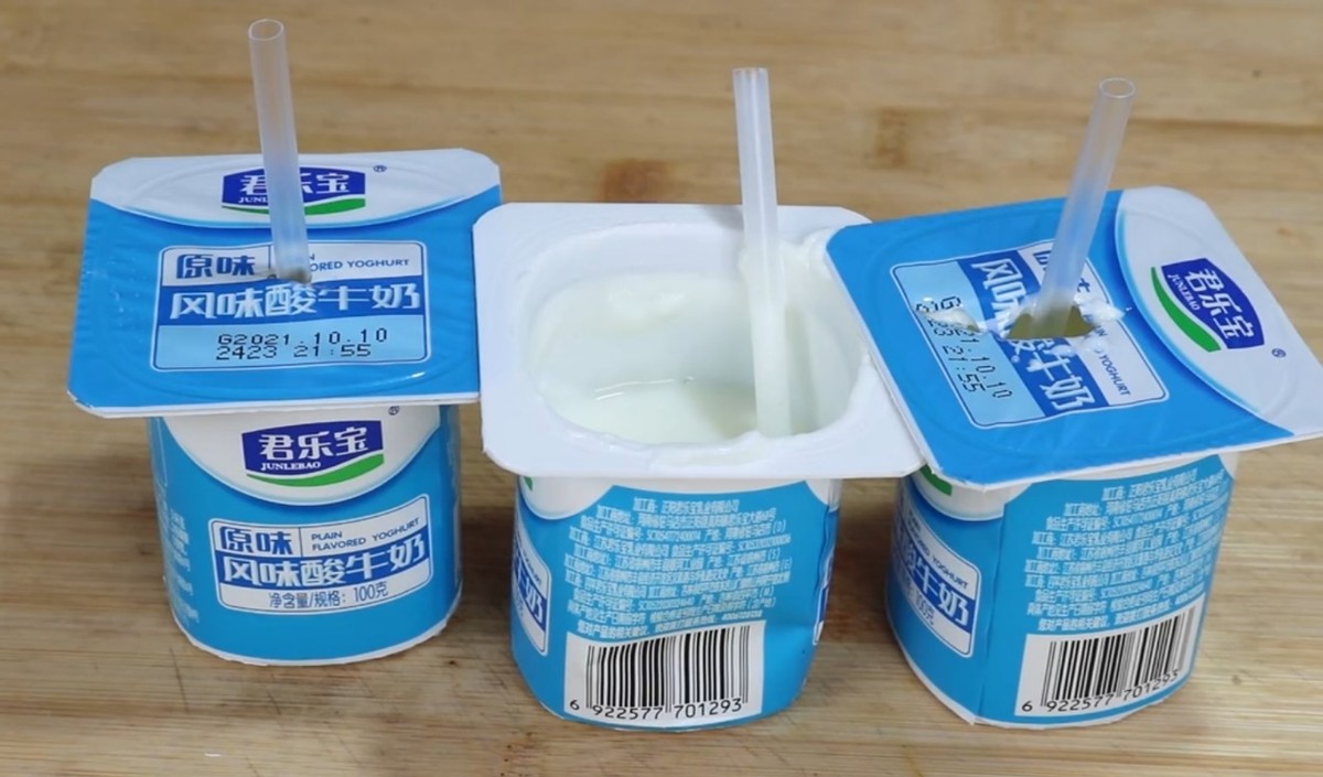 今天才知道酸奶盒上有个小机关,酸奶吸管的小妙招