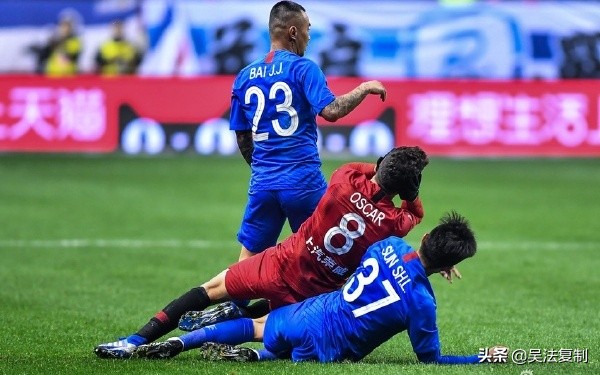 拉莫斯对梅西犯规集锦,拉莫斯两张黄牌