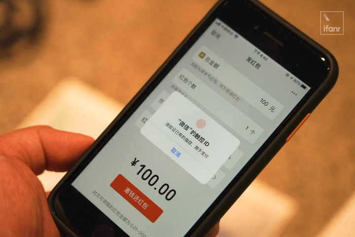 iphonese测评拆机,iphonese和iphone8对比外观