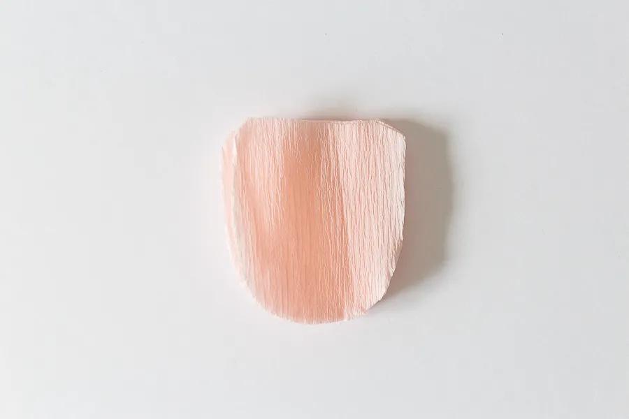 用手工纸做出来的花型装饰,软皱纹纸手工花