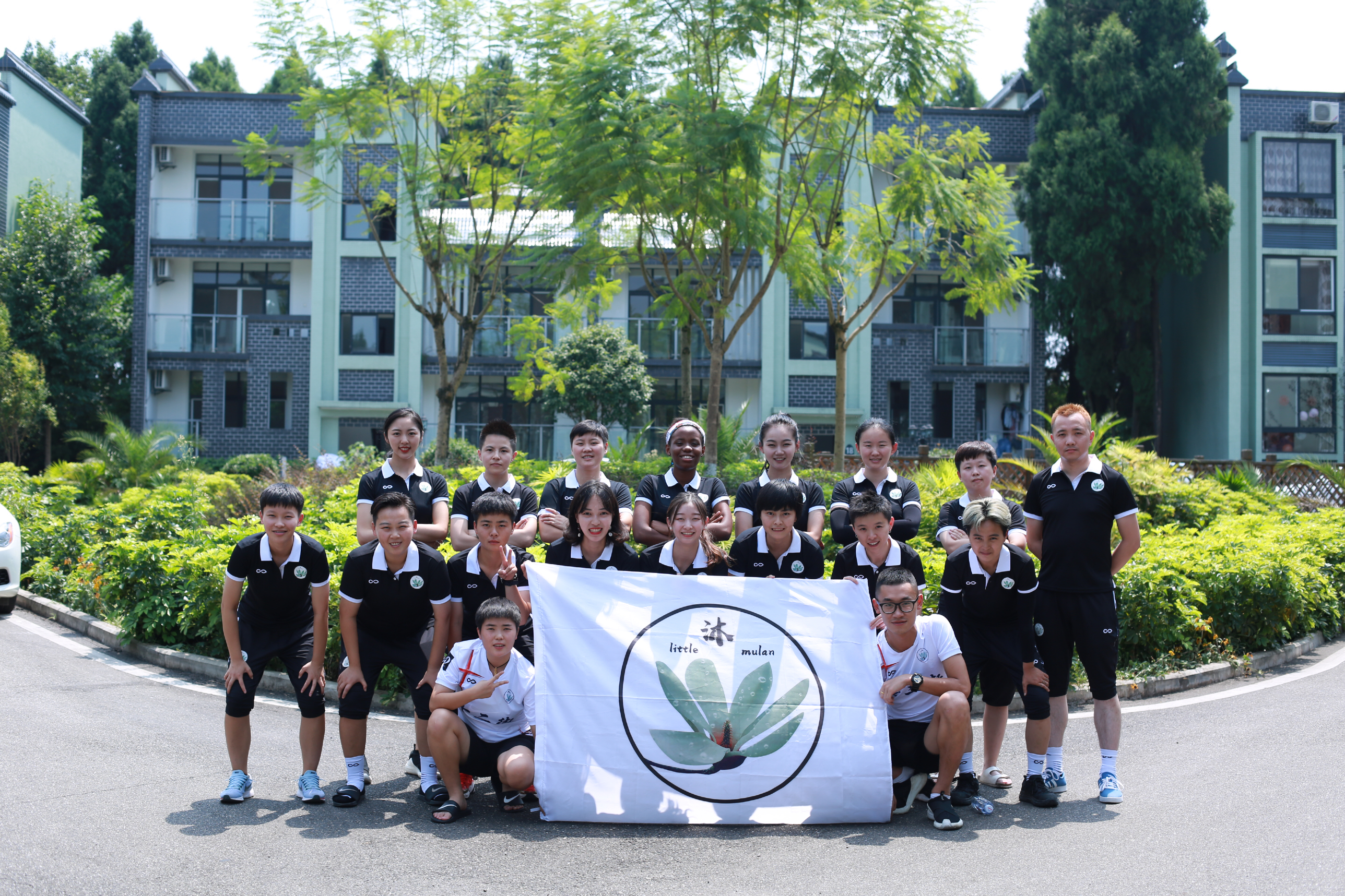 成都一女足球队因“约球”收费惹争议　涉事队员：收费并非为赚钱网传图片非球队队员