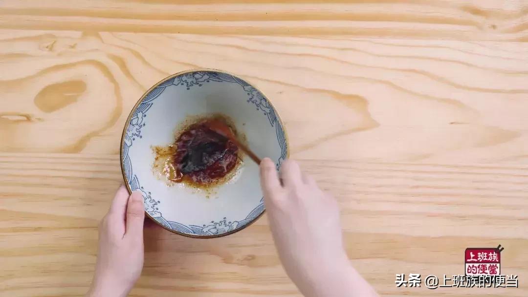 馄饨怎么包才漂亮而且要简单的,馄饨别煮着吃了教你个特色吃法