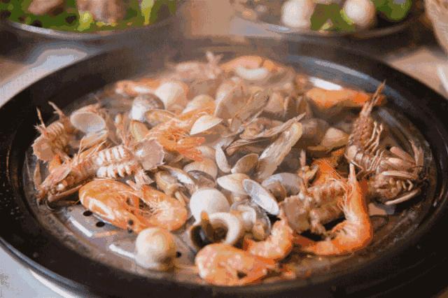 金十成功举办交易员“对话”论坛，寒哥带实盘兄弟蒸海鲜线下做单