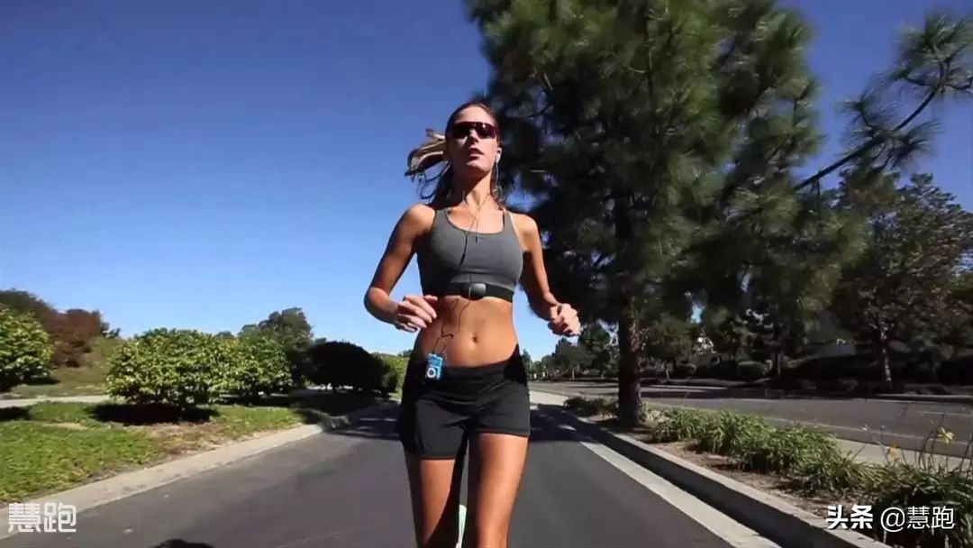 长距离跑时快速补充能量,怎么样才能训练自己跑得快