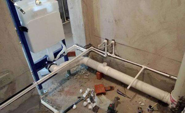 马桶位置不合理卫生间怎么布局,马桶不合理想移位怎么办