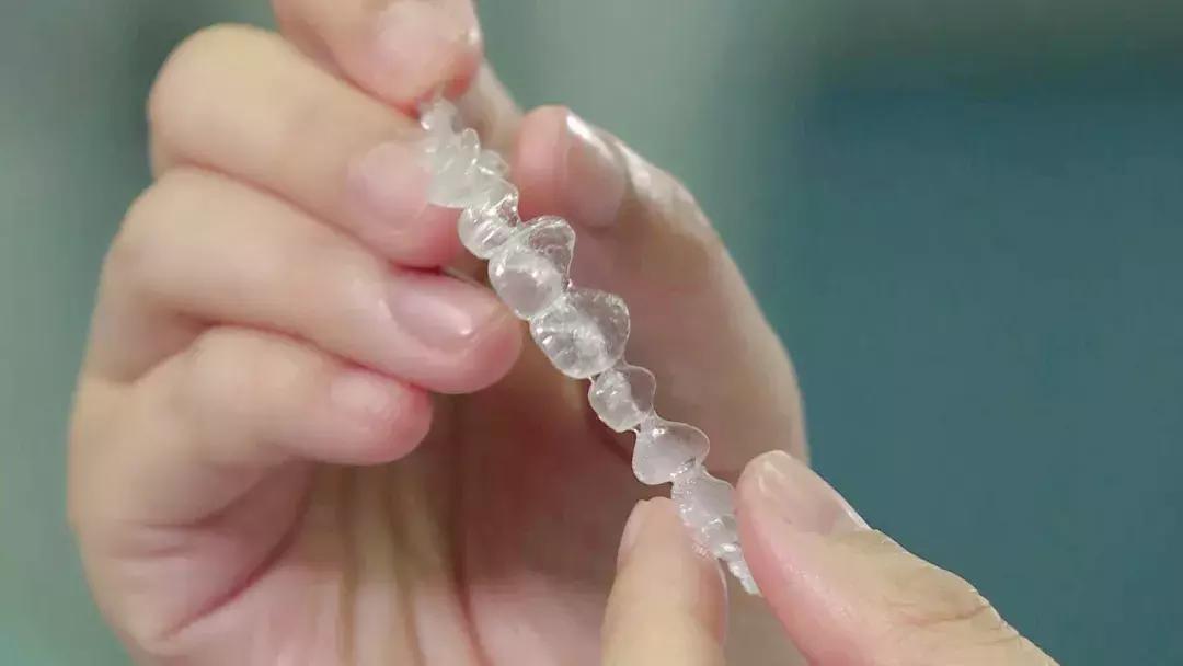 后槽牙的牙齿有点歪可以矫正吗,矫正牙齿过程中牙齿歪了正常吗