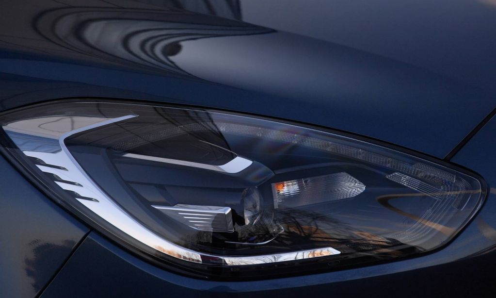 福特福睿斯和日产轩逸哪个更省油,福特福睿斯加不起油