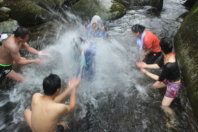 7月7日山间一潭水,悠游无夏日,狮子头莲花坑溯溪游泳开炉腐败