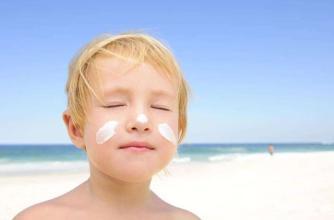 夏季阳光毒辣，宝宝娇嫩皮肤容易晒伤？家长记住4招，宝宝不难受