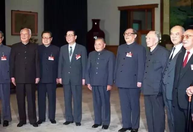 今天他115岁了，*小平邓**人生的40个瞬间