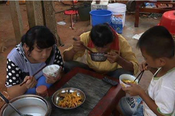 孩子总是吃饭不消化怎么办,幼儿吃饭慢老师怎么和家长沟通