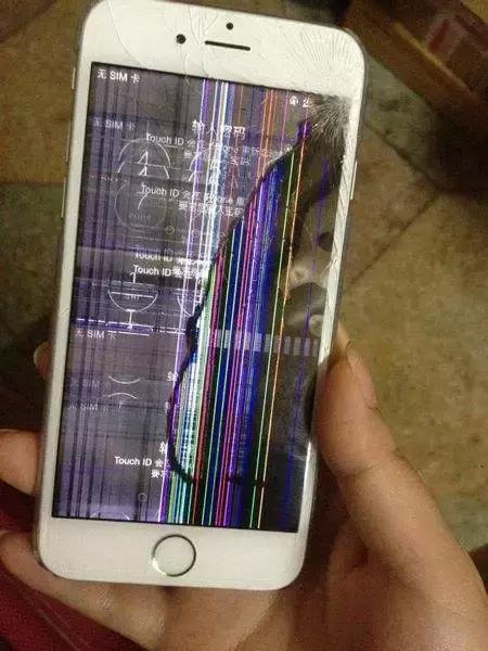 手机屏幕摔碎了一点点要修吗,手机屏幕摔坏了维修是不是卡