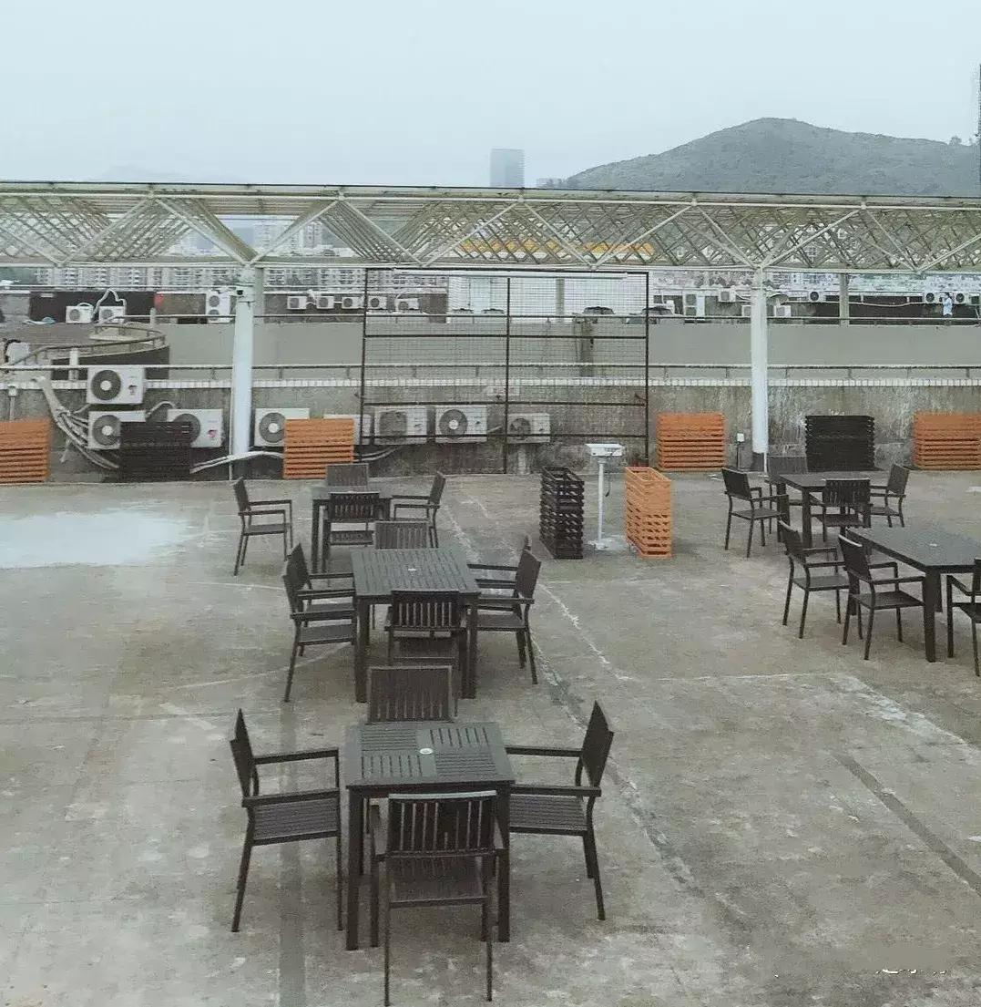 每当夜幕降临就会出现一群英雄,每当夜幕降临走到负一楼