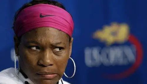 1055块球拍、百余万价值，同样摔拍为何他被称霸道总裁？