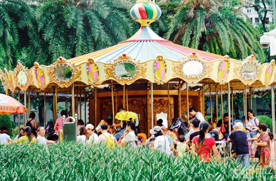 这里是东方世界,这里是东门英语怎么说