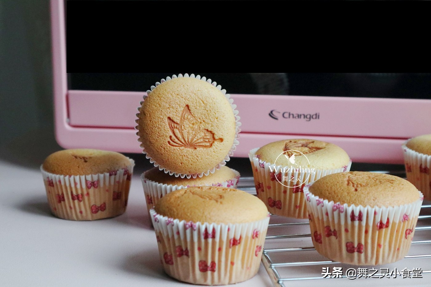 做好的蛋糕有点硬怎么回事,为什么做的蛋糕塌陷和不蓬松