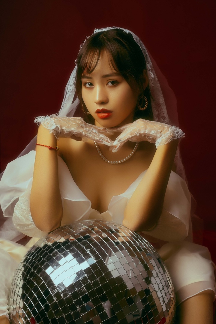 女生单人复古婚纱照写真,复古新娘写真