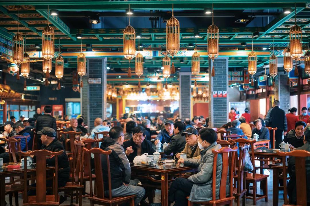 把繁华踩在脚下,将吃喝囊括周边。去长沙要住地标里