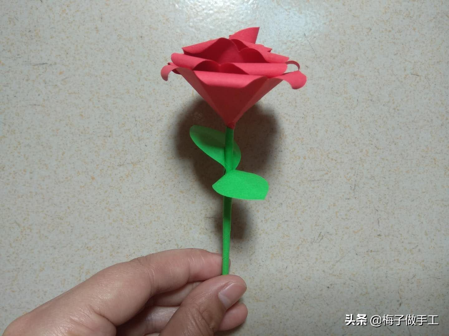 520情人节折纸玫瑰花图文,七夕专题纸玫瑰折纸教程