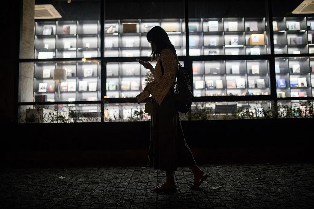 在上海买一套房子然后出租,在上海卖掉一套房子买三房