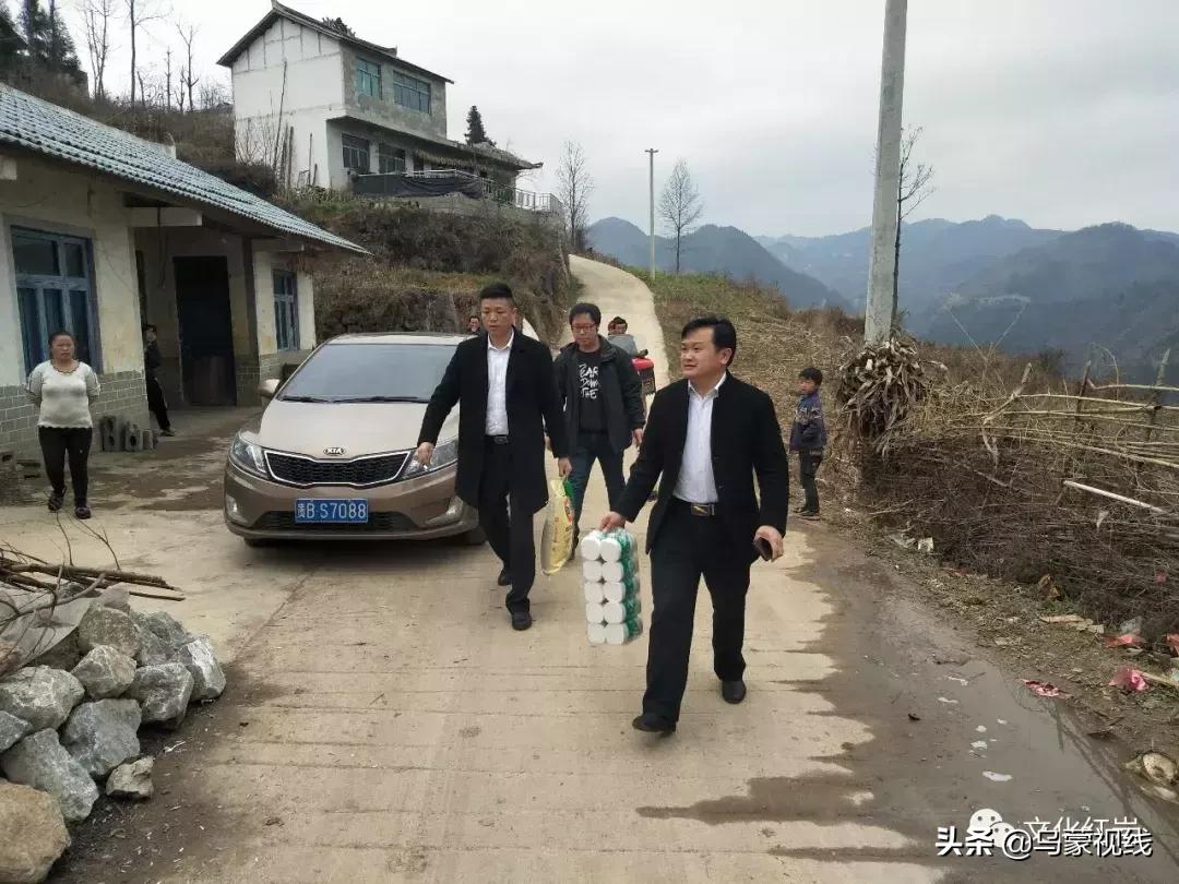 越街社区开展暖冬慰问活动,同志到盐关社区开展新春送温暖