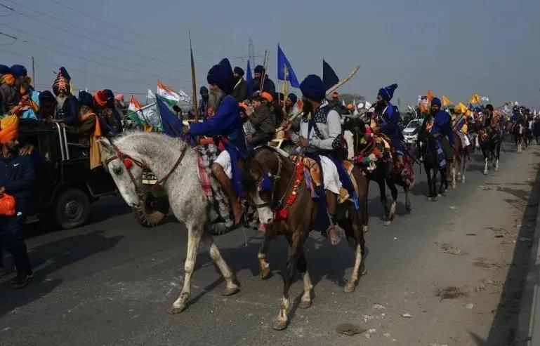 印度阅兵农民,印度阅兵大批农民开拖拉机抗议