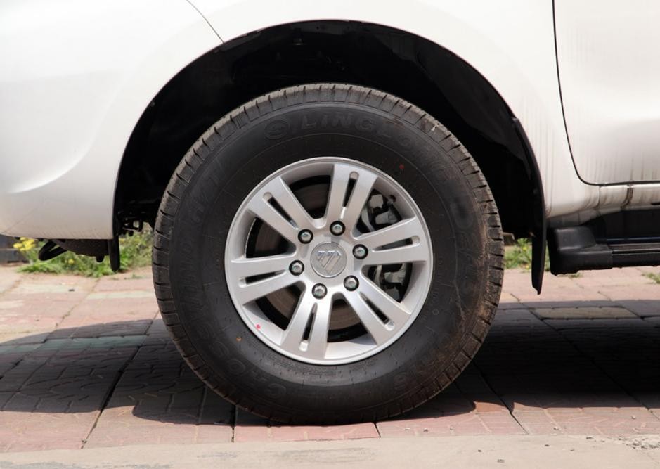 福田萨普征服者2.8t柴油皮卡,福田征服者3皮卡柴油版四驱报价