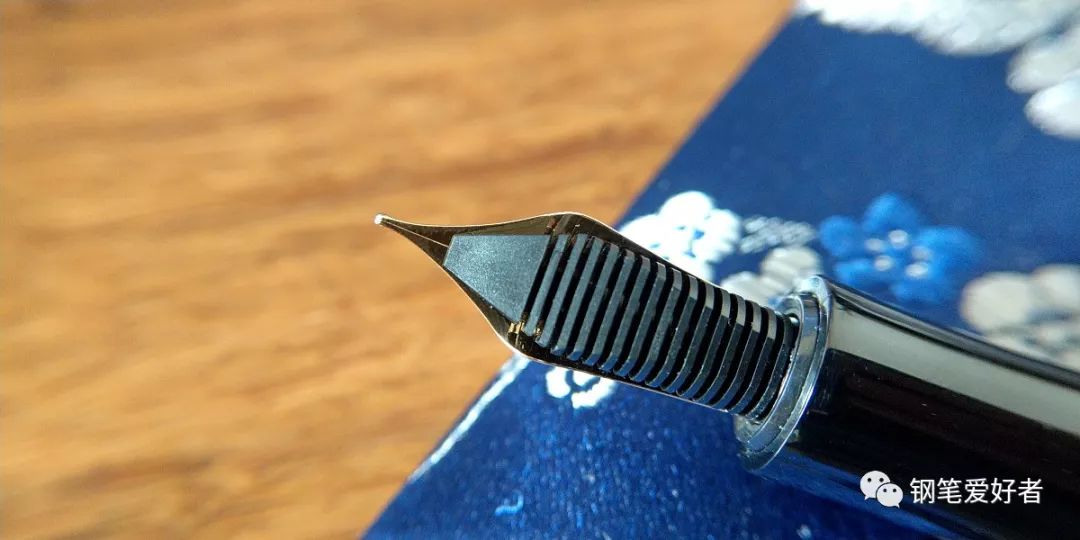 顶级钢笔品牌测评,金尖pelikan钢笔测评