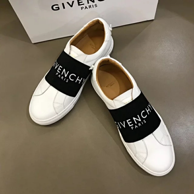 今年的“年货王”，是李易峰，吴亦凡，点赞的纪梵希“小白鞋”