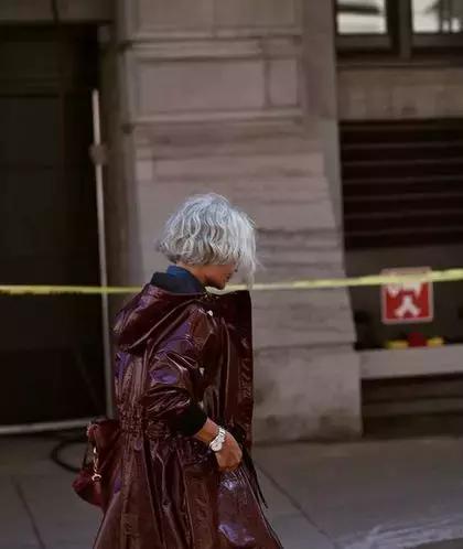 羽绒服怎么穿效果最好 (羽绒服穿着要什么样才叫做刚合适)