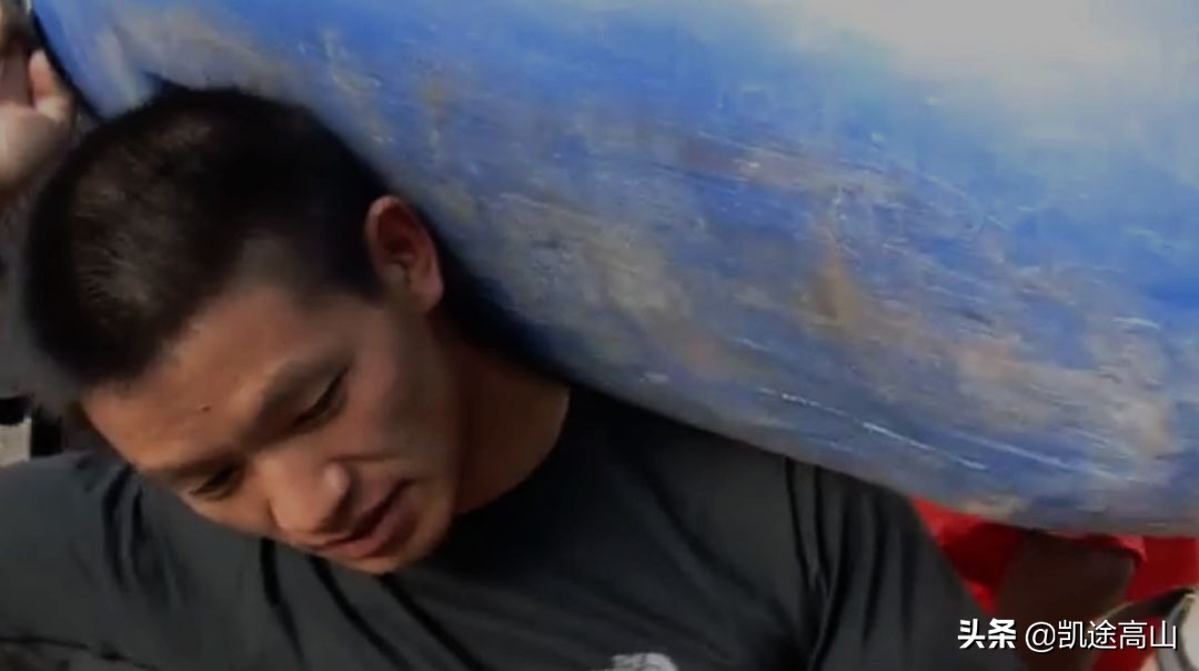 那一年，他们滑坠到人生的谷底：两名登山者和两部电影