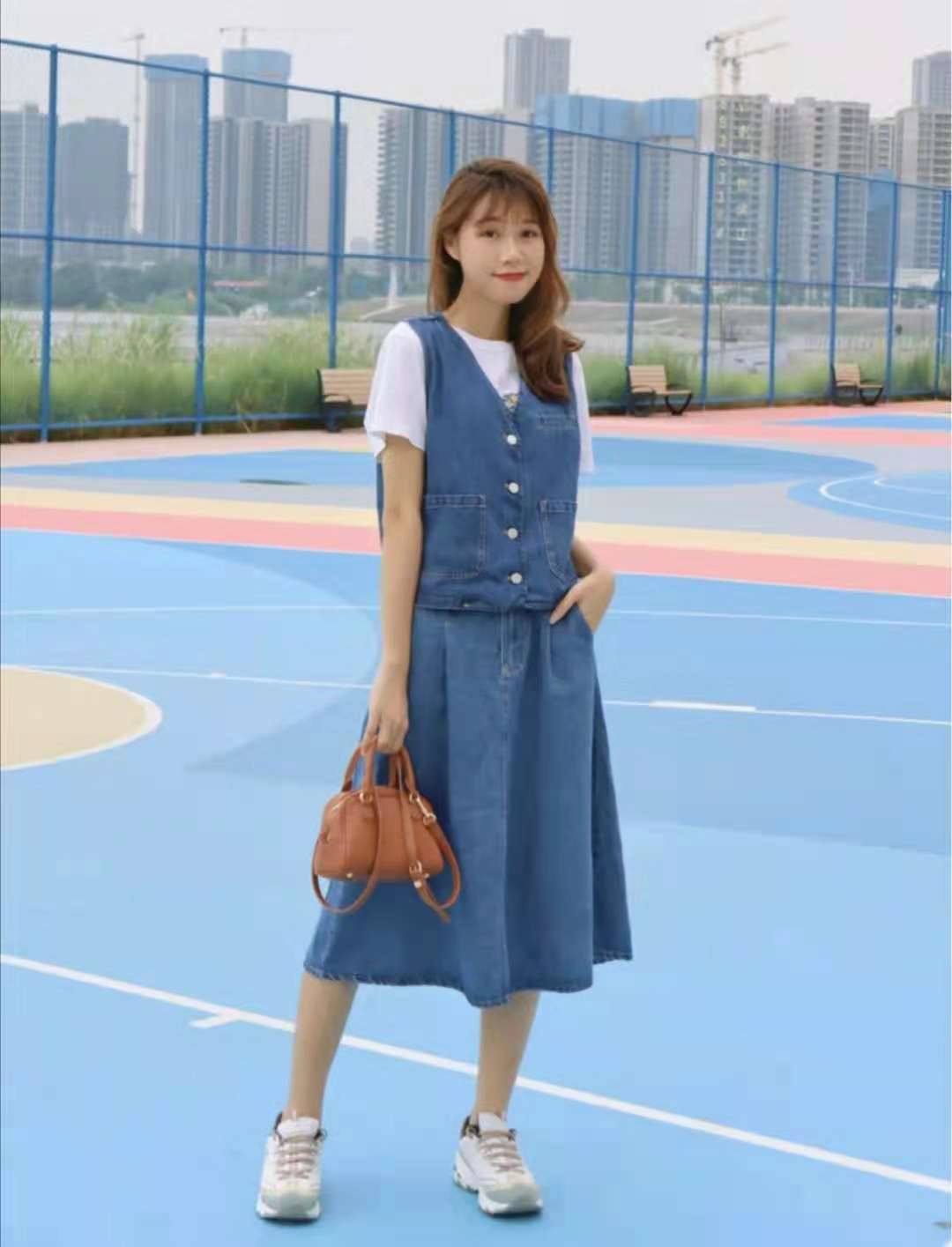 50岁女人夏天该怎么穿衣搭配,女人夏天怎么穿衣搭配好看