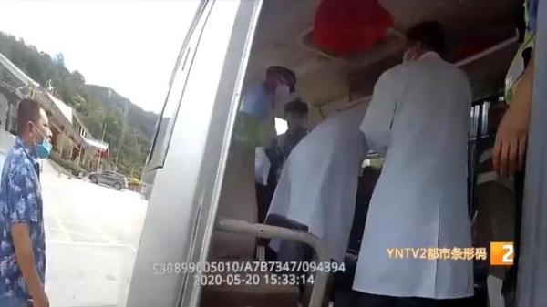 七十多岁老人全身抽搐是怎么回事,老人身体突然抽搐抖动是什么原因